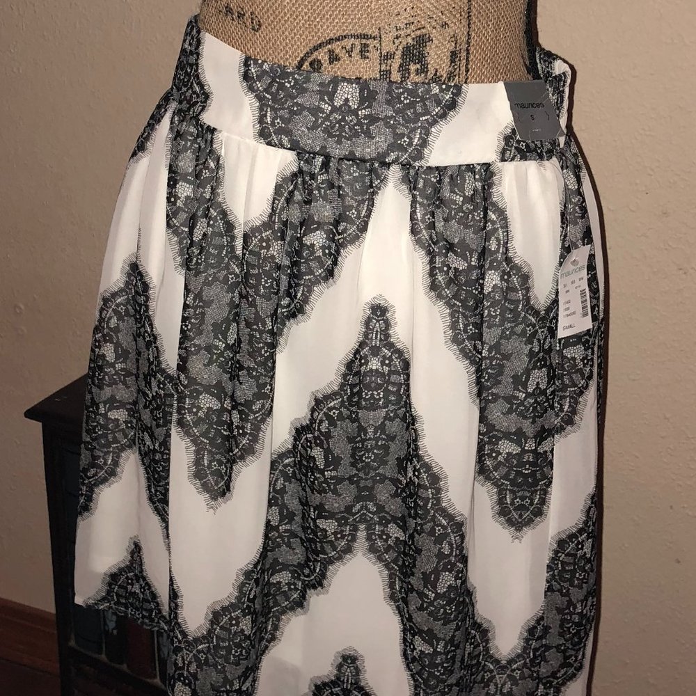 Maurices Chiffon Skirt White & Black Chevron NWT - Picture 2 of 8